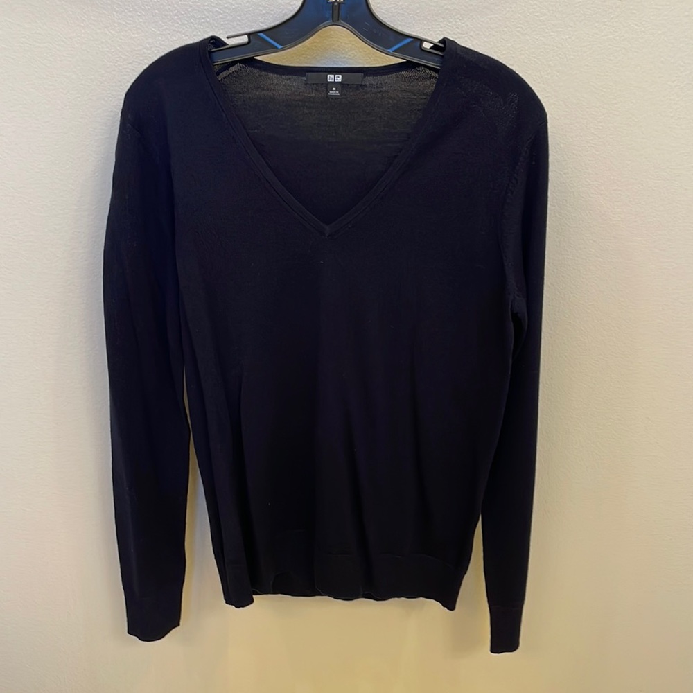 Uniqlo v neck sweater